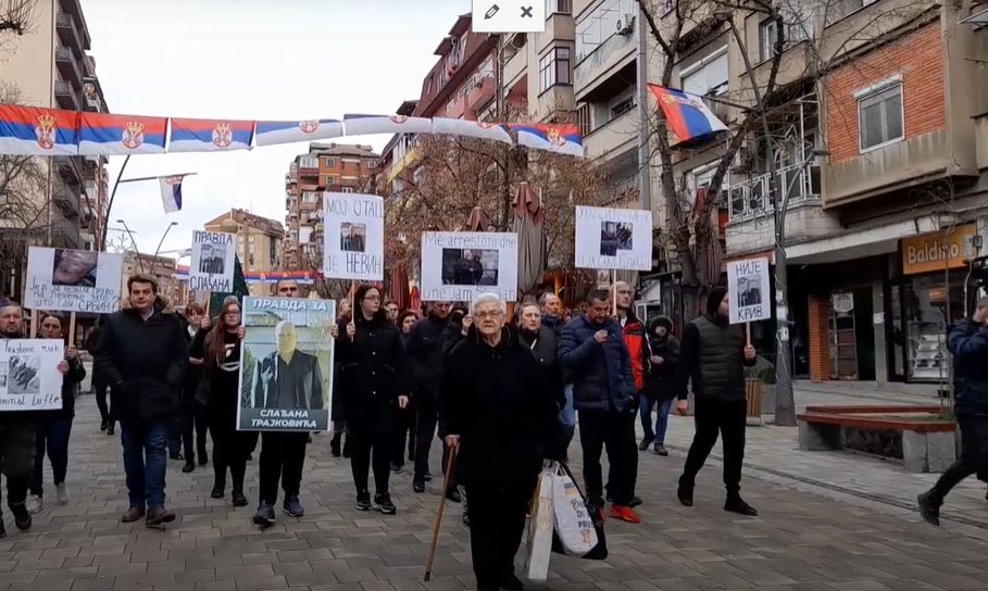 „PRAVDA ZA SLAĐANA“: U Kosovskoj Mitrovici održan skup podrške uhapšenom Trajkoviću (VIDEO)