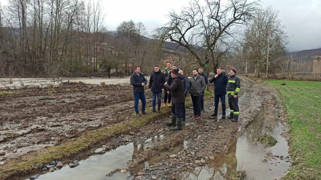 POPOVIĆ I TERZIĆ ZAPOČELI OBILAZAK U LEPOSAVIĆU: Kancelarija za KiM će pomoći srpskom narodu u saniranju štete od poplava