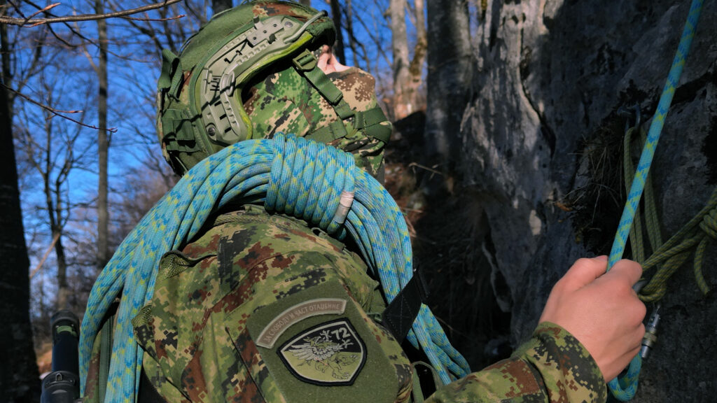REŠAVANJE TAKTIČKIH I VATRENIH ZADATAKA: Obuka borbenih timova 72. brigade za specijalne operacije (FOTO)