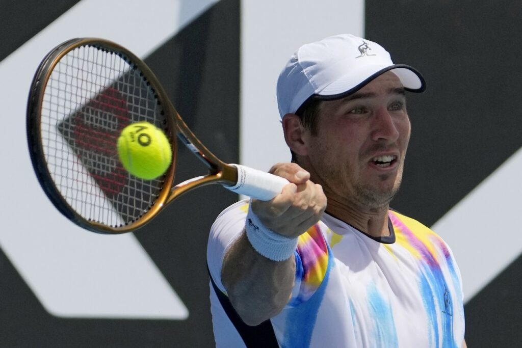 Dušan Lajović plasirao se u drugo kolo ATP turnira u argentinskoj Kordobi pobedom nad Peruancem Huanom Pablom Variljasom 7:6 (7:3), 6:3!