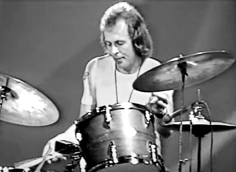 PREMINUO ČLAN GRUPE „ABBA“: Ostvario naizgled nemoguće – u isto vreme vozio u formulu 1 i svirao sa bendom!