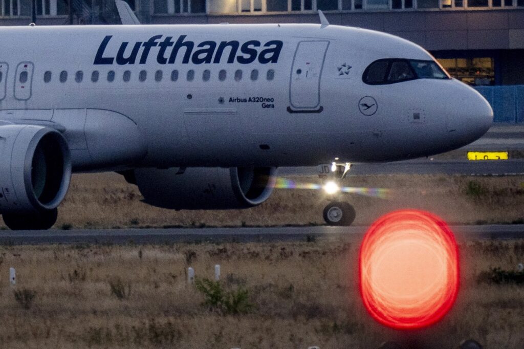 KOLAPS U EVROPI  Lufthanza će otkazati najmanje 1.200 letova planiranih za petak!
