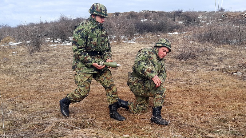 VOJSKA SRBIJE: Obuka vojnika roda pešadije u terenskim uslovima