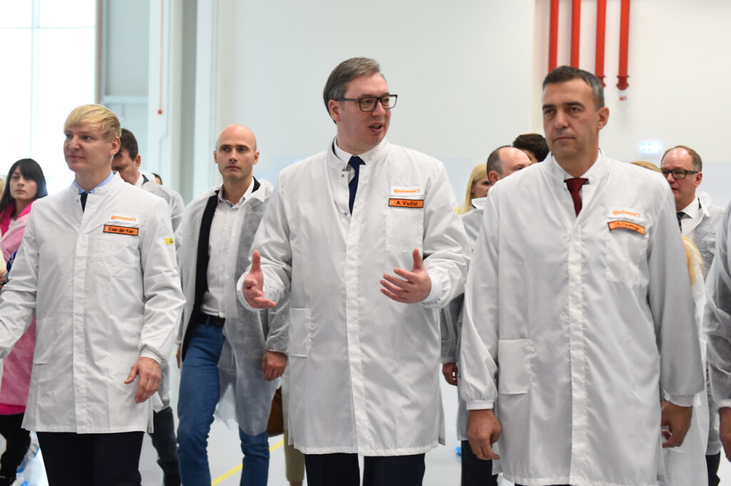 PREDSEDNIK U NOVOM SADU: Vučić na otvaranju fabrike Kontinental automotiv Srbija!