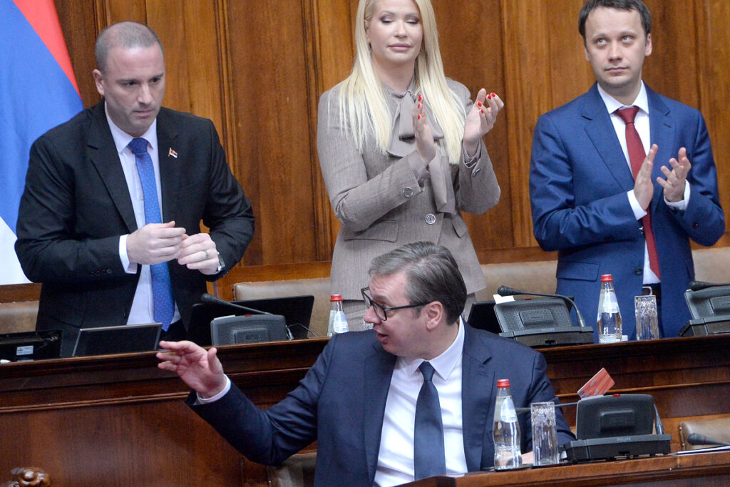 „SIGURNA RUKA VAS VODI U BUDUĆNOST!“ Predsednik Vučić poručio poslanicima