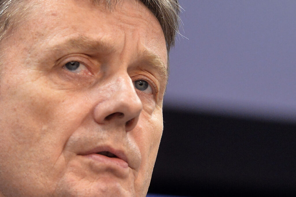 DARKO JE BOLJE, USPEO JE DA POMERI DESNU RUKU I NOGU: Vučić o stanju ministra Glišića