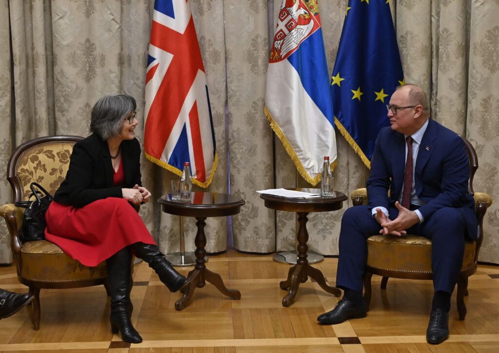 Ministar Goran Vesić razgovarao je sa ambasadorkom Velike Britanije u Srbiji Šan Meklaud o unapređenju saradnje dve zemlje