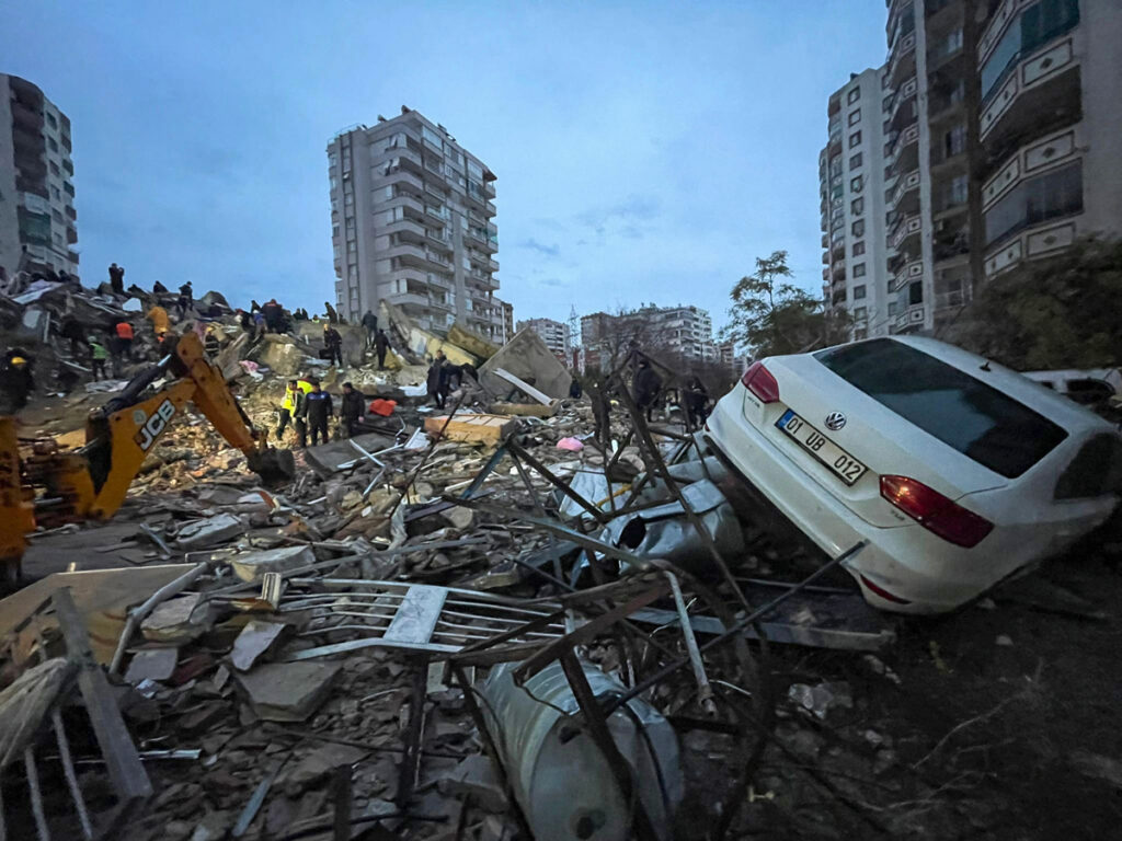 CRNI BILANS RASTE IZ SATA U SAT: Broj poginulih u Turskoj i Siriji prešao 2.300, ispod ruševina još stotine žrtava! (VIDEO)