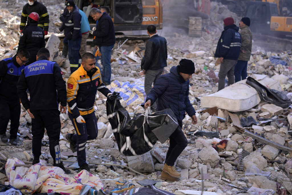 BROJKE NE PRESTAJU DA RASTU: Broj poginulih u zemljotresima u Turskoj i Siriji prešao 6.300