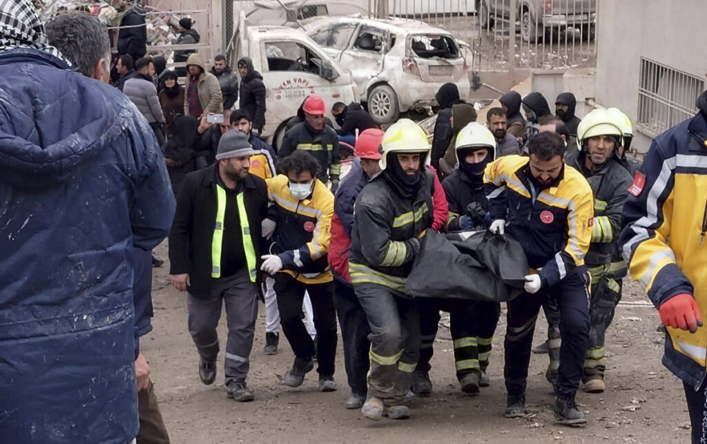 BROJKE SE IZ DANA U DAN POVEĆAVAJU: Više od 21.000 poginulih, najmanje 78.124 osobe povređene u Turskoj i Siriji