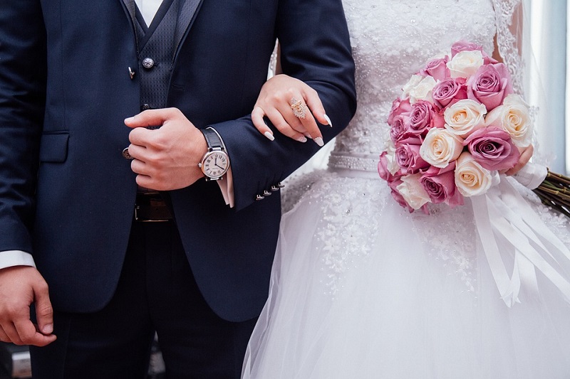 POMERA SE STAROSNA GRANICA ZA VENČANJE: Engleska staje na put ugovorenim dečjim brakovima!
