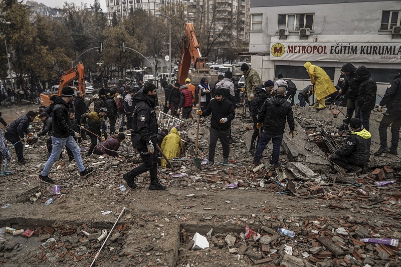 SERIJA ZEMLJOTRESA U TURSKOJ SE NASTAVLJA! Novi potres pogodio centralnu Tursku – do sada registrovano skoro 3.000 poginulih! (FOTO-VIDEO)