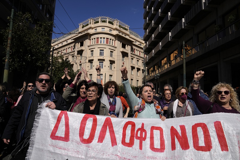 BLOKIRANA GRČKA:  Masovni štrajk radnika paralisao Atinu, na ulicama hiljade ljudi!