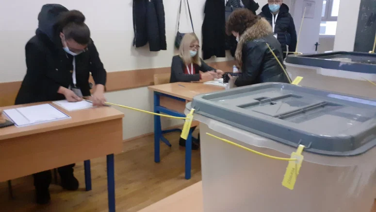 „SVI SRBI IMAJU PRAVO NA TO!“ Kurti poziva Srbe da se vrate u institucije i učestvuju na izborima