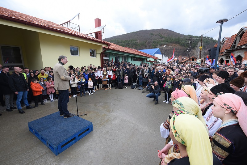 „DOŠAO JE NAŠ BRAT VUČIĆ“: Bosilegrad dočekao predsednika! (FOTO)