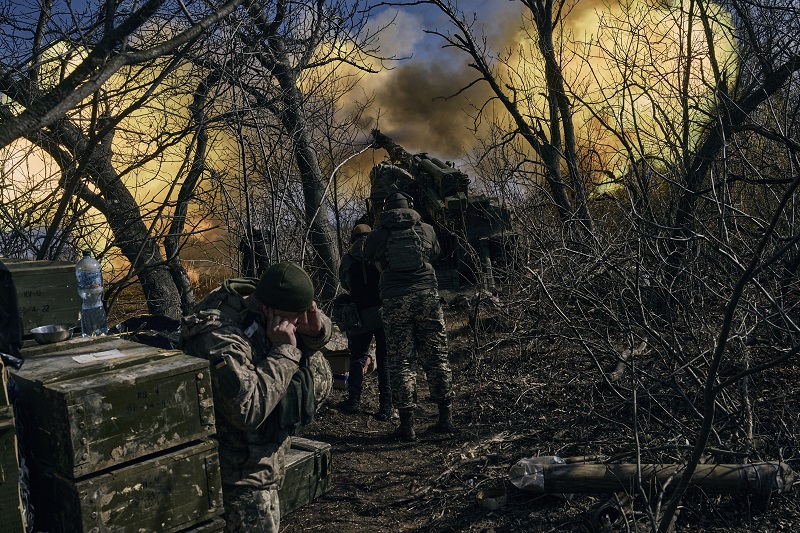OKO 10.000 UKRAJINSKIH VOJNIKA U KOTLU BAHMUTA: Pojedine jedinice napuštaju grad putem koji je pod ruskom artiljerijom