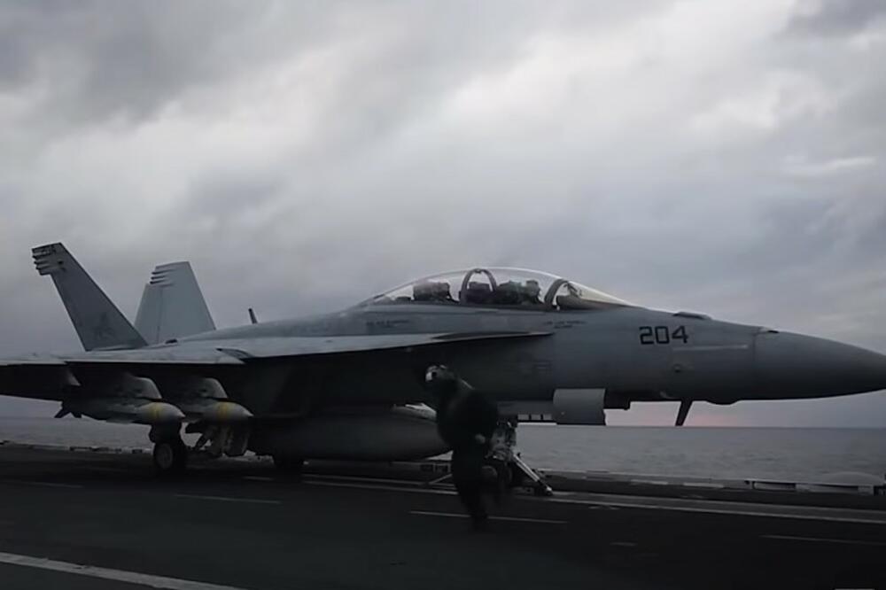 OVO JE AMERIČKI LOVAC SLEDEĆE GENERACIJE: Budući F-18 SH, ima opcije sa posadom ili bez nje!