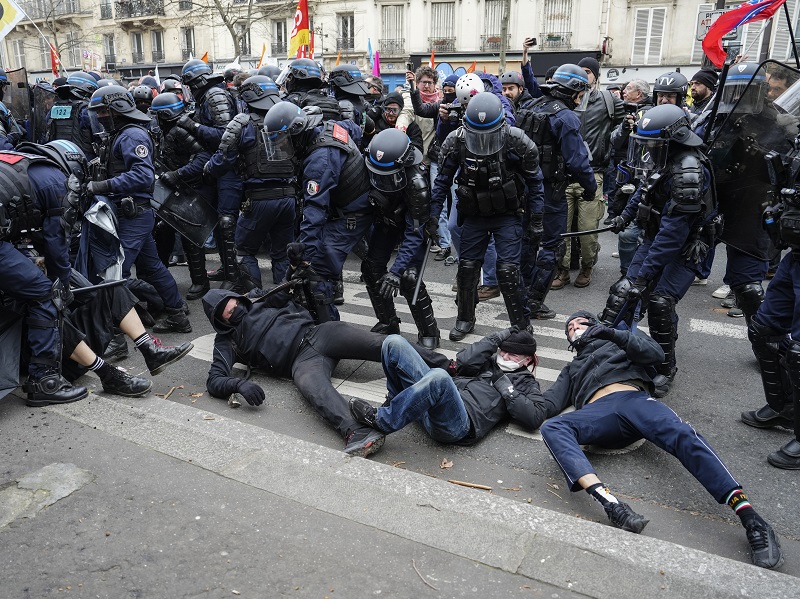BITKA ZA PARIZ: Stotine hiljada protiv 13.000 policajaca!