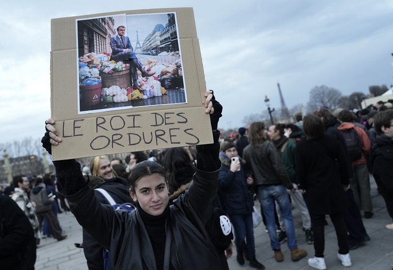 „MARŠ ZA MIR“ U PARIZU: Počeo protest protiv isporuke oružja Ukrajini