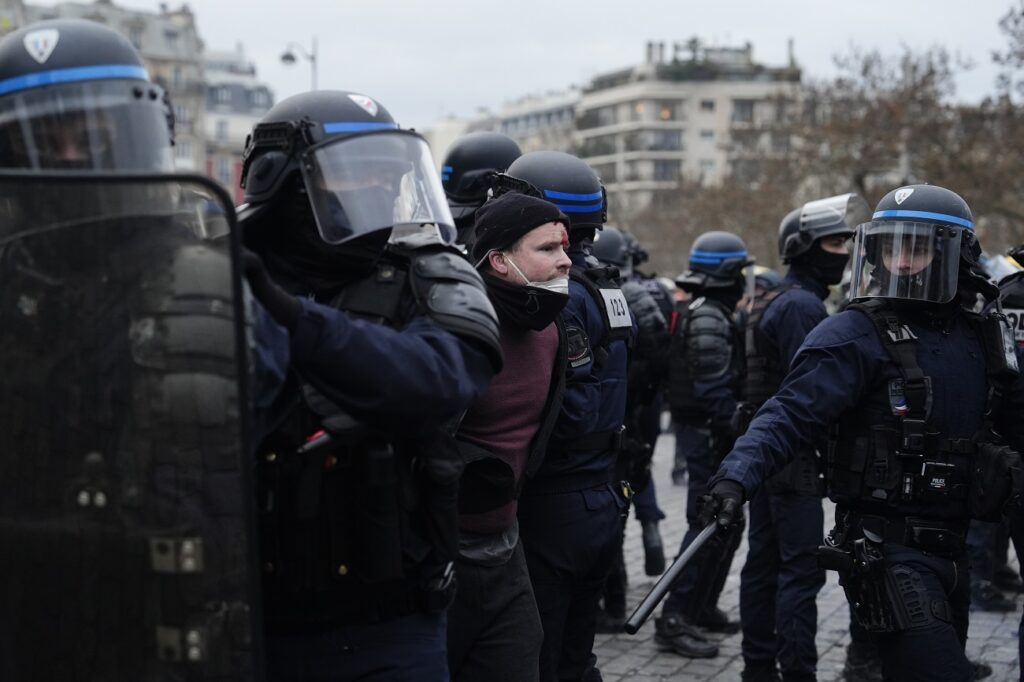 UŽAS NA PROTESTU POLJOPRIVREDNIKA U FRANCUSKOJ: Žena poginula, ima i povređenih