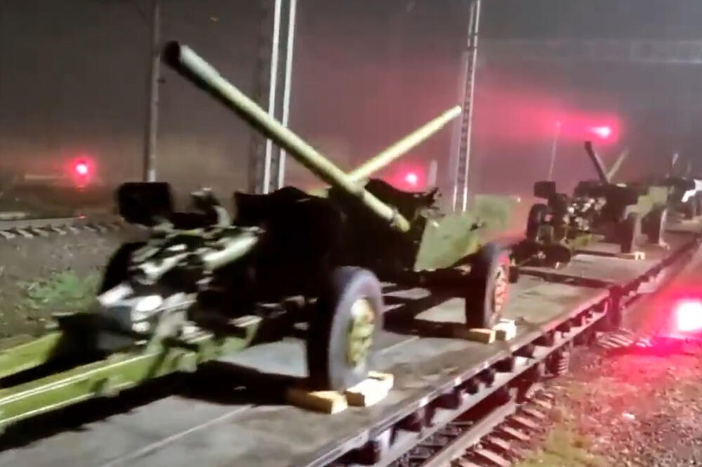 RUSI MASOVNO ŠALJU TOPOVE RAPIRA U UKRAJINU: Da li će MT-12 moći da zaustavi ofanzivu ukrajinskih točkaša i tenkova? (VIDEO)