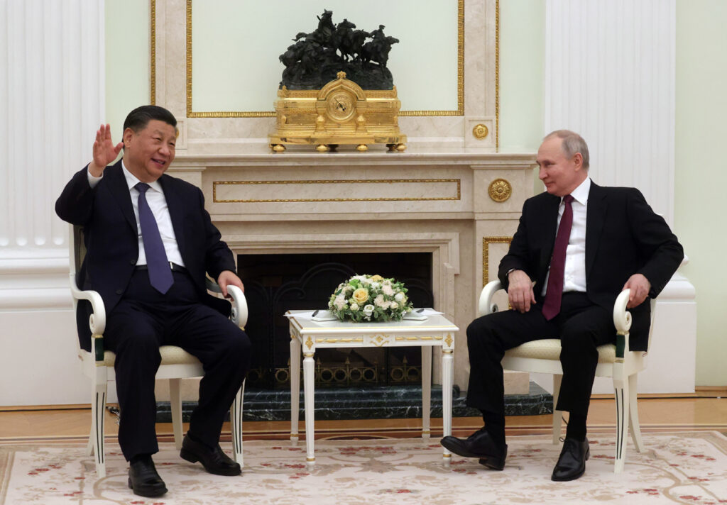 PUTIN NAJVEĆI VIP NA SIJEVOM FORUMU: Kineski predsednik nazvao šefa Kremlja „starim prijateljem“, ušli rame uz rame u salu