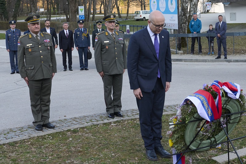 VUČEVIĆ U SLOVENIJI: Ministar obišao 132. gorski puk Slovenske vojske