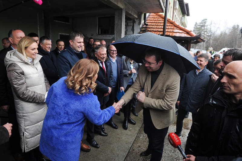 „DANAŠNJI OBILAZAK JUGA SMETA ONIMA KOJI BI HTELI SLABU SRBIJU“: Predsednik Vučić odgovorio na zlurade komentare