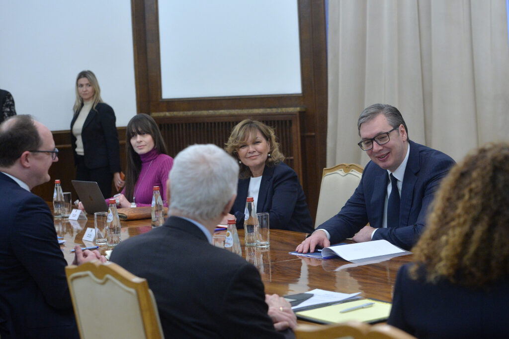 PREDSEDNIK VUČIĆ RAZGOVARAO SA DELEGACIJOM ATLANTSKOG SAVETA: „Praktična saradnja sa SAD od ogromnog značaja“ (FOTO)