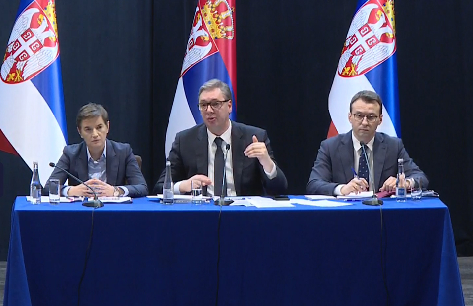 SJATILA SE CELA RAŠKA: Vučić na Veliki petak dočekuje Srbe sa KiM