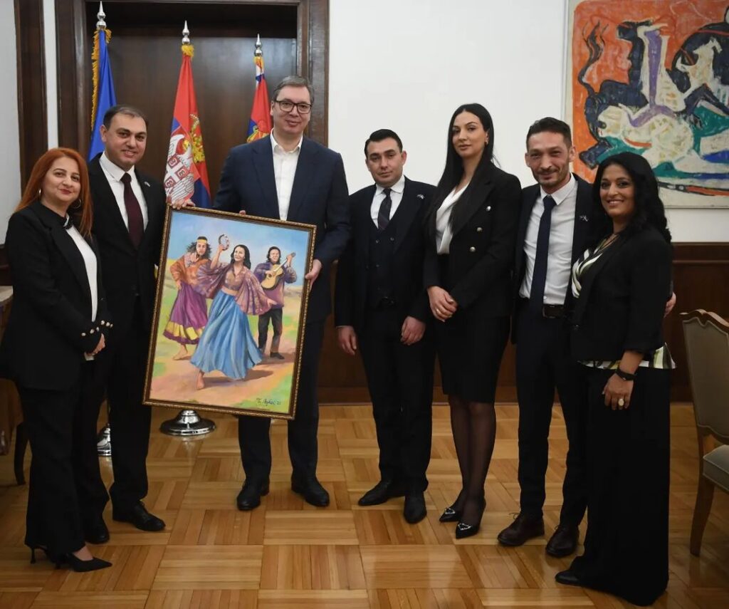 PREDSEDNIK VUČIĆ SA PREDSTAVNICIMA ROMA: „Nećemo dozvoliti da u Srbiji bilo koja zajednica bude marginalizovana“ (FOTO)