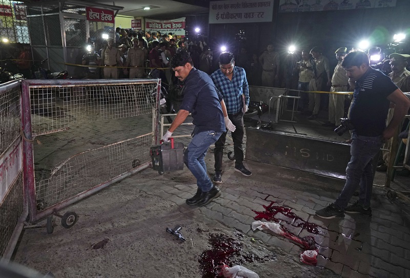 PUCANO IM U GLAVE: Pred kamerama ubijena braća političari iz Indije