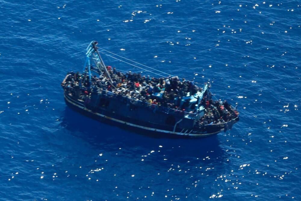NEVIĐENA DRAMA I JEZA NA MEDITERANU: Voda prodrla u brod sa 400 ljudi, kapetana nema, kao ni goriva! (FOTO)