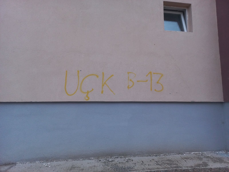 STRAH I NEMIR: Na severu KiM osvanuli grafiti OVK (FOTO)