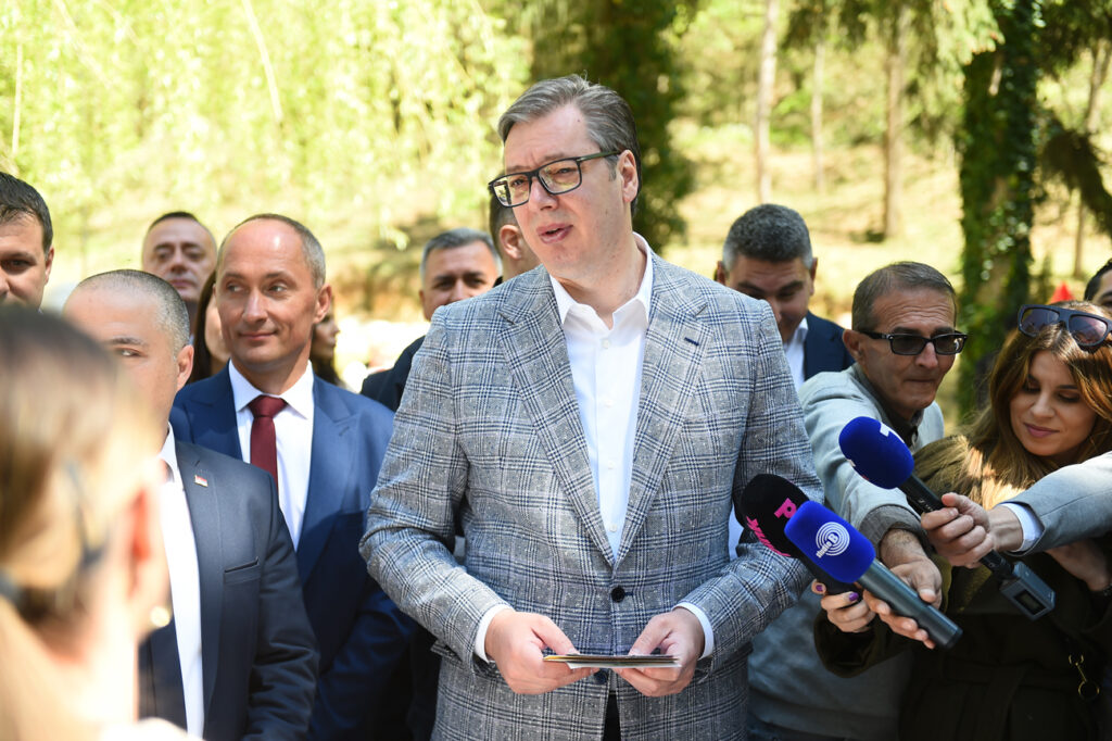 „OVO JE MESTO IZGRAĐENO NA TEMELJIMA LJUBAVI“: Vučić posetio Ljubostinju FOTO