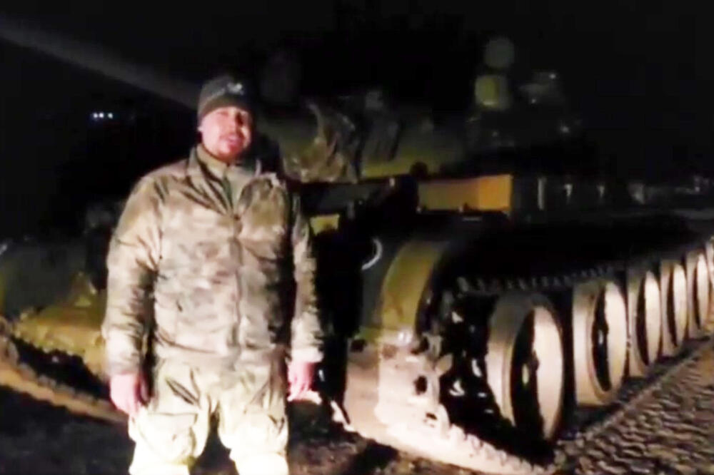 TENK T-55 POJAVIO SE PRVI PUT U RATU U UKRAJINI: Snimljen kod Zaporožja, na mestu gde se očekuje ofanziva Kijeva (VIDEO)