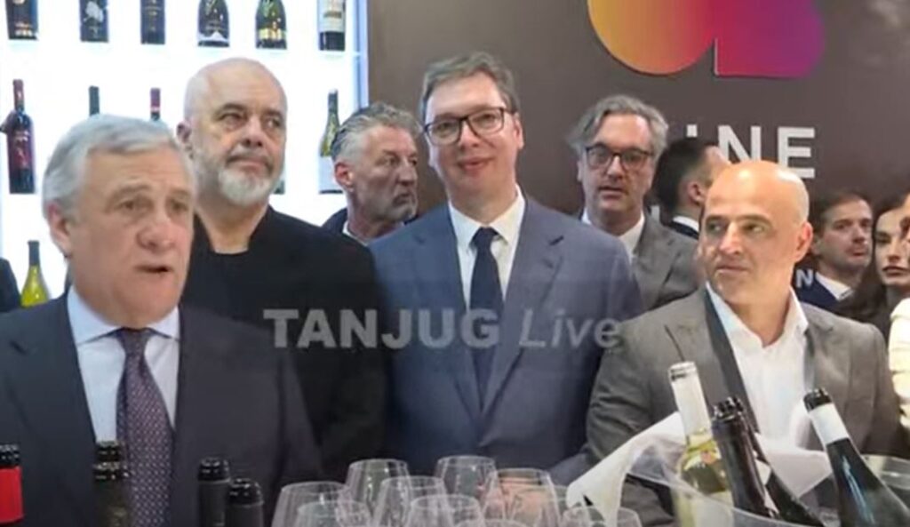 VUČIĆ NA SAJMU VINA U VERONI: Predsednik i ministar Momirović najavili slobodnu trgovinu sa Kinom (FOTO, VIDEO)