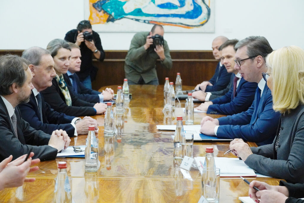 OTVOREN RAZGOVOR SA SPECIJALNIM IZASLANIKOM: Vučić se sastao sa O’Salivanom – „Ponovio sam da je Srbija posvećena saradnji sa EU“ (FOTO)