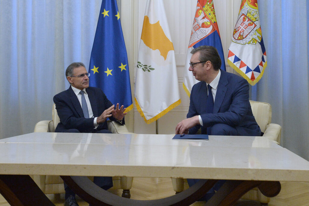 „ČESTITAO SAM AMBASADORU KIPRA NA USPEŠNOM MANDATU“: Predsednik Vučić primio u oproštajnu posetu Teofilaktua