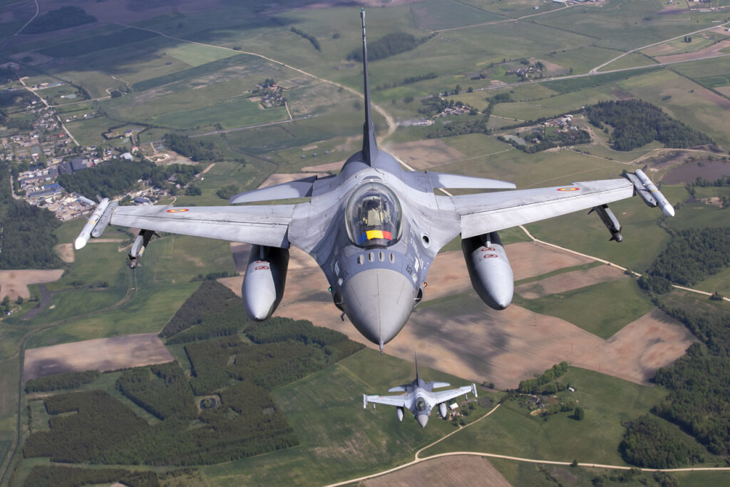„ŠVAJCARSKI NOŽ NEBA“: Ukrajina će konačno dobiti avione F-16, da li su vredni rizika?