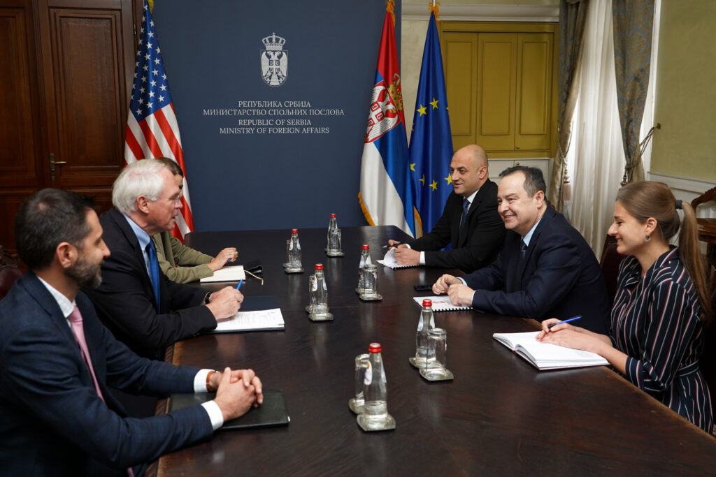 DAČIĆ SA KRISTOFEROM HILOM: Unapređenje odnosa sa SAD je strateško opredeljenje Srbije