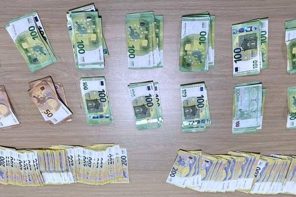 PUTNICA KRILA VIŠE OD 60.000 € U DŽEMPERU: Sprečen pokušaj ilegalnog prenosa novca na Batrovcima