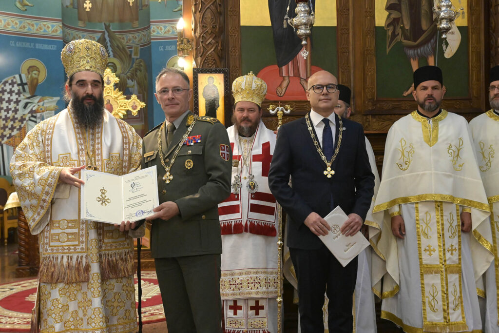 Ministar Vučević i general Mojsilović prisustvovali primopredaji dužnosti episkopa vojnog (FOTO)