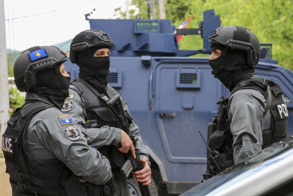 TEROR KURTIJEVE POLICIJE SE NASTAVLJA: Specijalna policijska jedinica pretukla trojicu Srba u opštini Zubin Potok