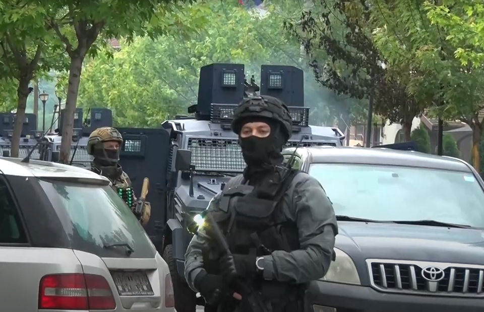 UDARNO! GORI SVE: „KOSOVSKA POLICIJA“ saopštila DA SU ELIMINISALI JEDNOG NAPADAČA!!!
