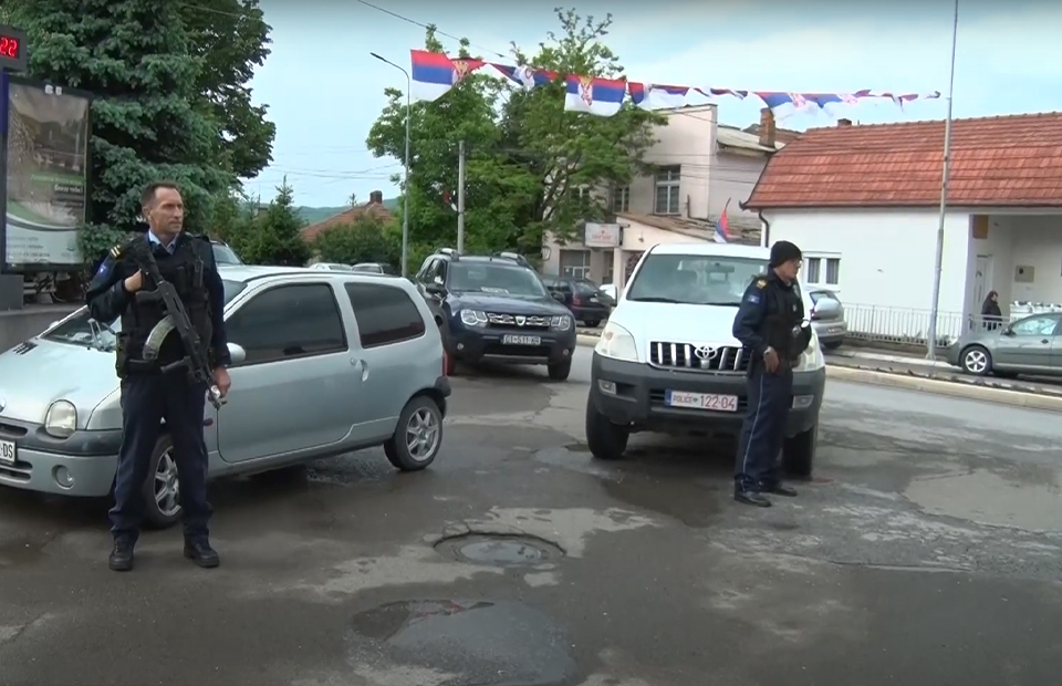 SRAMNO: Lažna Kurtijeva policija u Grabovcu zaustavila sanitetsko vozilo