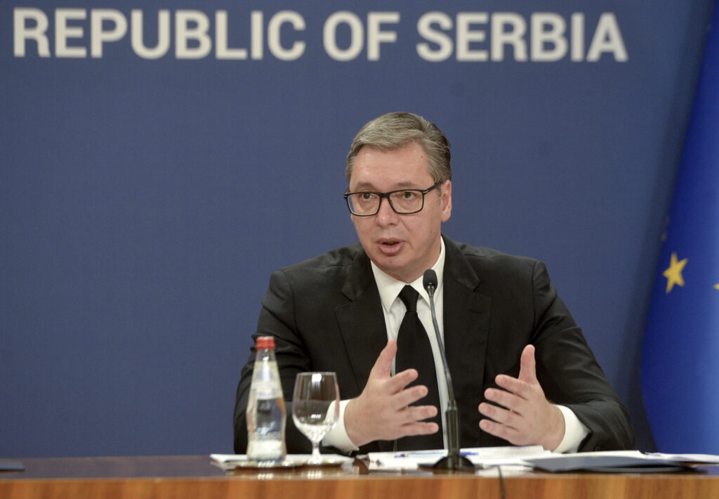 VAŽNO OBRAĆANJE PREDSEDNIKA: Vučić najavio veliko povećanje plata i penzija, novčanu pomoć za decu do 16 godina