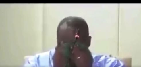 MINISTAR U NIGERIJI U SUZAMA: STRELJANJE ZA 48 SATI ako ne kaže gde je NOVAC! (VIDEO)