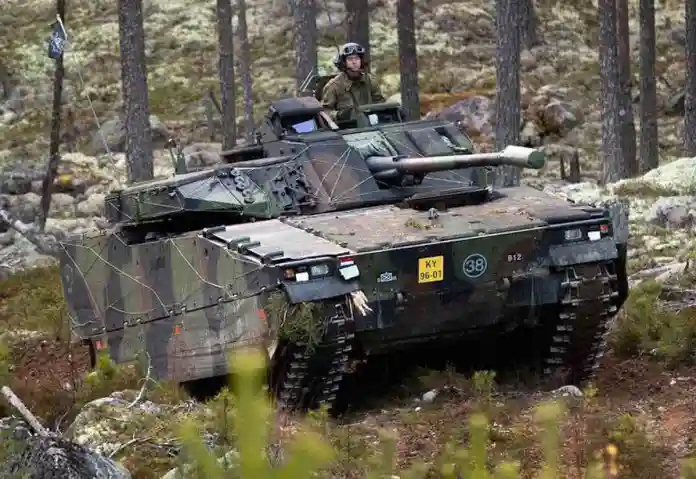 FALIČNA ISPORUKA ŠVEDSKE – UKRAJINA NA KOLENIMA: Prvi zabeležen gubitak borbenog vozila pešadije CV90