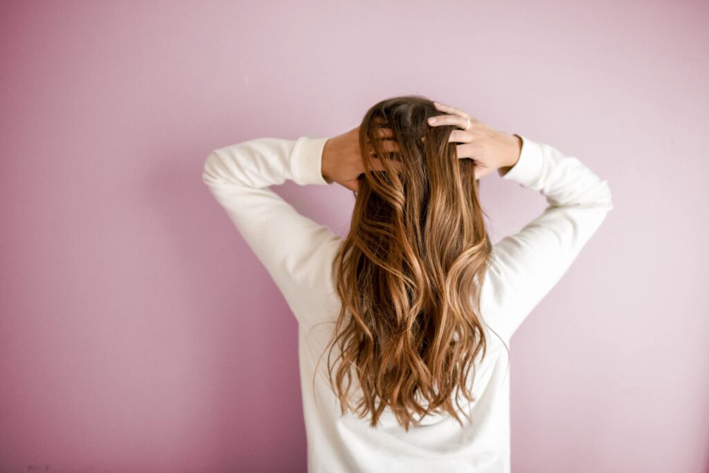 NIKADA NE BISTE POGODILI: Neobičan razlog zbog kojeg se kosa brže masti, a nema veze s pranjem